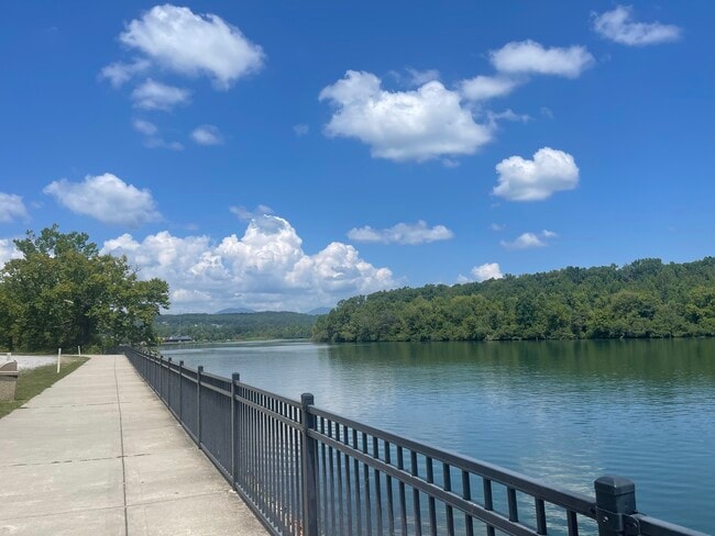 El lago Melton está a 5 minutos. - 121 Arcadia Ln Unidad C