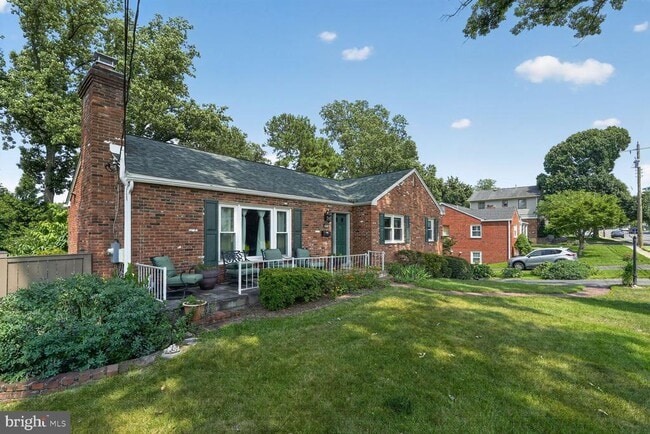 Building Photo - 3919 Chesterbrook Rd