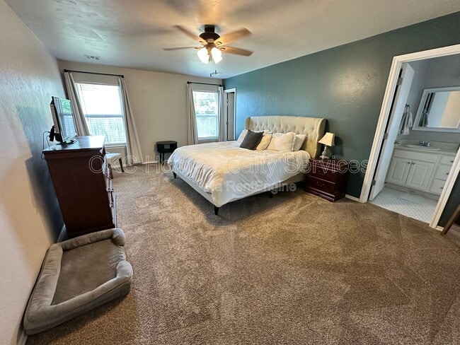 Photo - 613 E Linden Ln