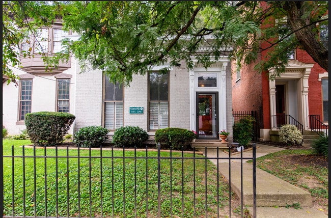 Building Photo - 118 E Oak St