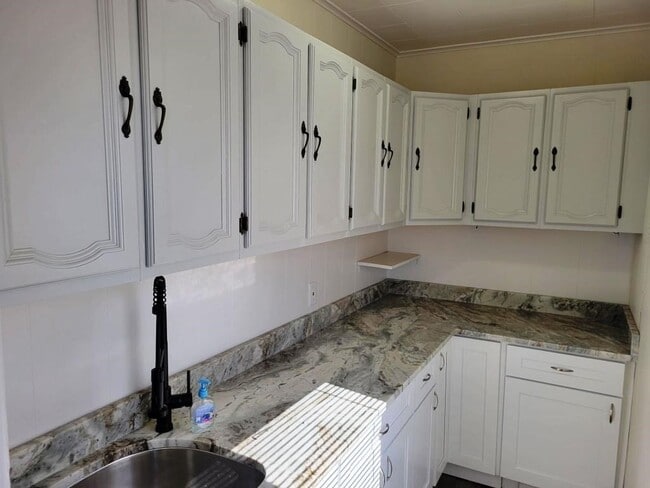 Photo - 73 1/2 Esther St Unit 3