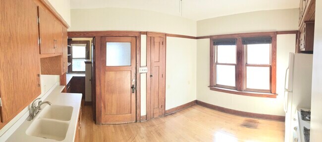 1910 N 58th St Unit 1910
