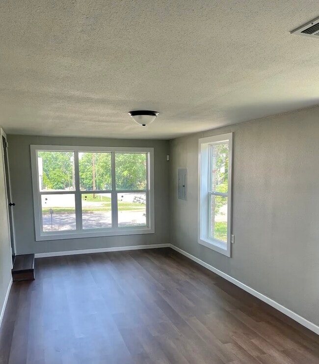 Photo - 1523 N Englewood Ave