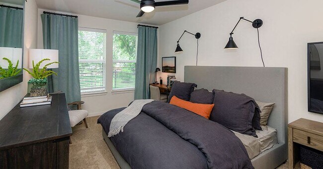 Lakeline Crossing Apartments
