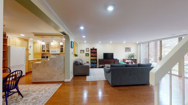 Building Photo - 1635 S Hayes St Unit A