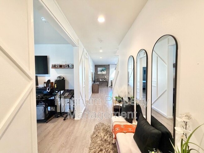30120 Crescent Pointe Wy