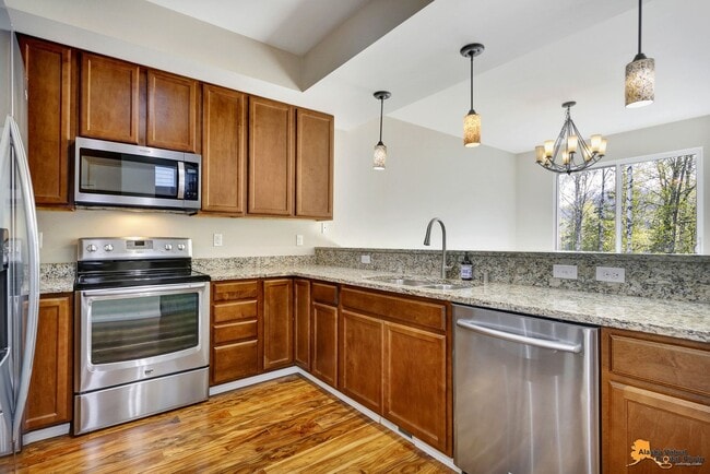 Beautiful 3-Bedroom Half Duplex in Eagle R... - Beautiful 3-Bedroom Half Duplex in Eagle R... House