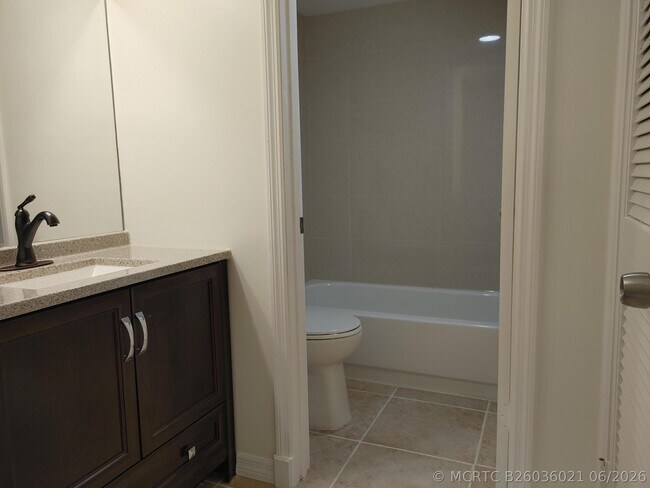 801 SE Central Pkwy Unit 7