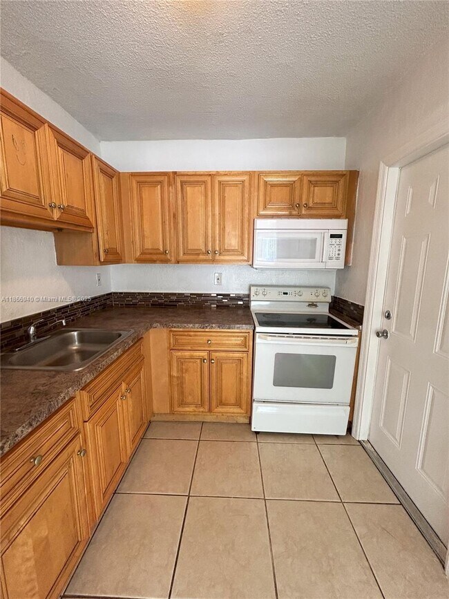 Photo - 8287 NE Miami Ct Unidad 101
