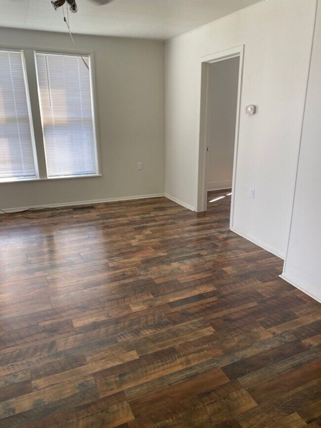 Photo - 27 8th Ave W Unit 1