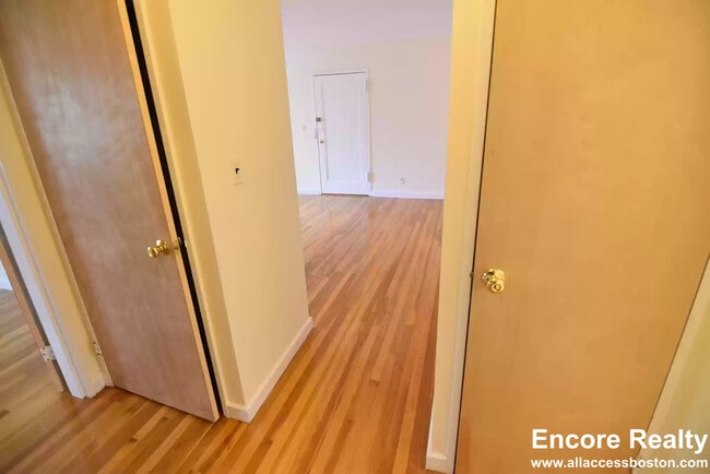 Photo - 74 Parkman St