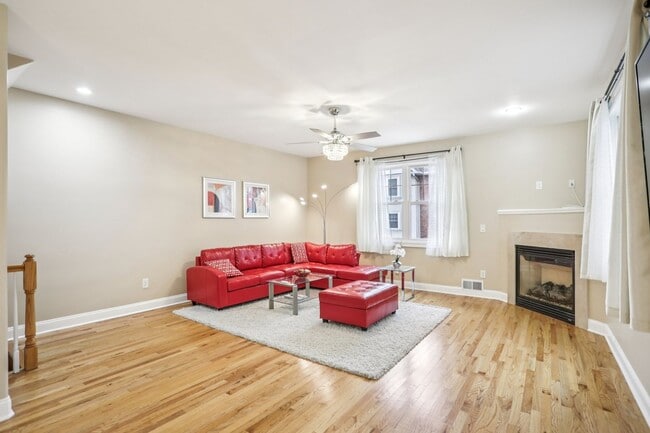 Photo - Fully Furnished Townhome for Rent – NO LEA...