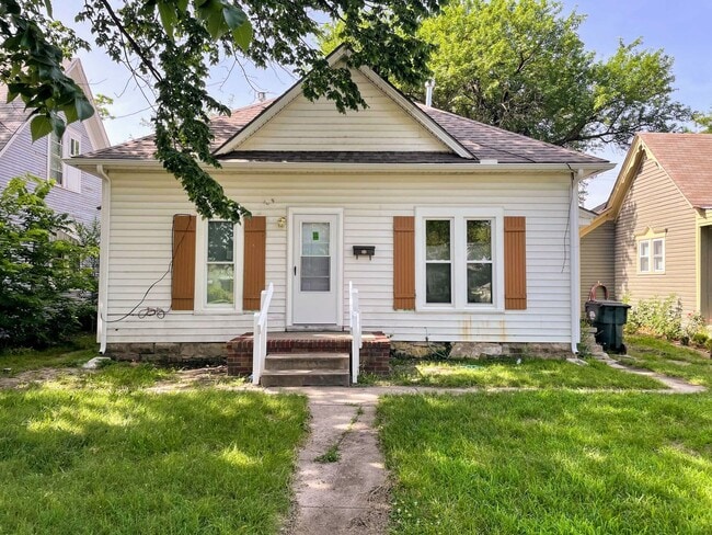 Building Photo - 121 W 7th Ave Unit A