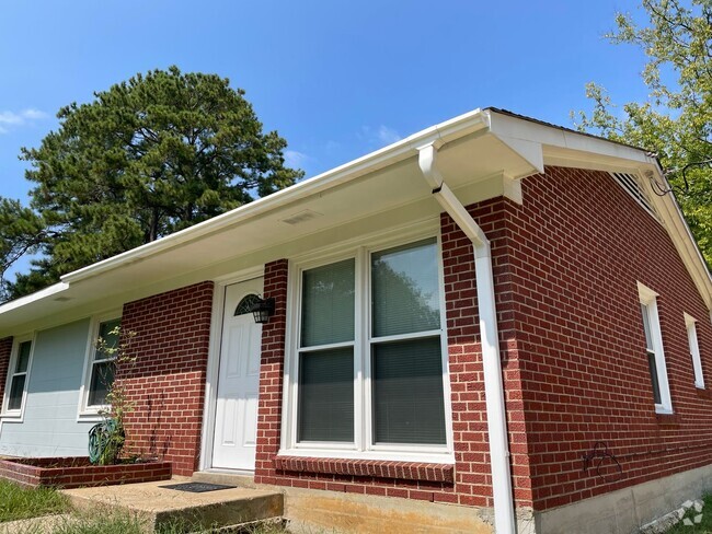 Building Photo - 2703 Albemarle Rd Rental