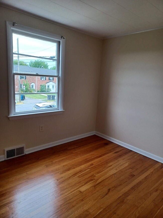 Photo - 222 E Whitlock Ave
