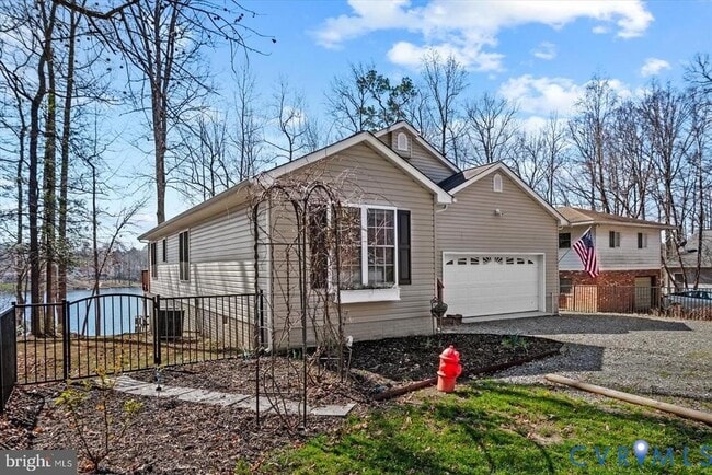 Building Photo - 686 Lake Caroline Dr