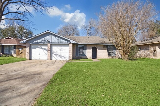 Photo - 1006 Forestburg Dr House