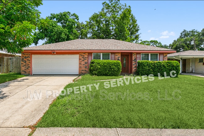 Building Photo - 2444 Somerset Dr
