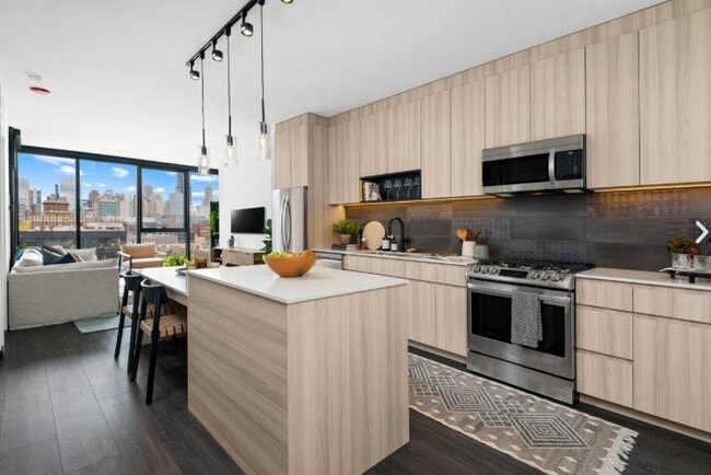 Photo - 1390 W Randolph St Unit 3