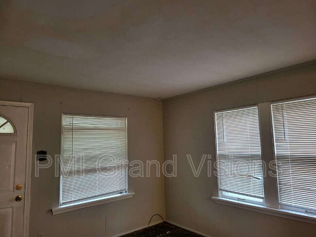 Building Photo - 1553 N Walnut Grove Ave Rental
