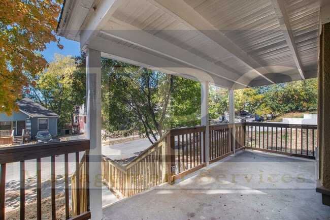 Photo - 4241 Charlotte St