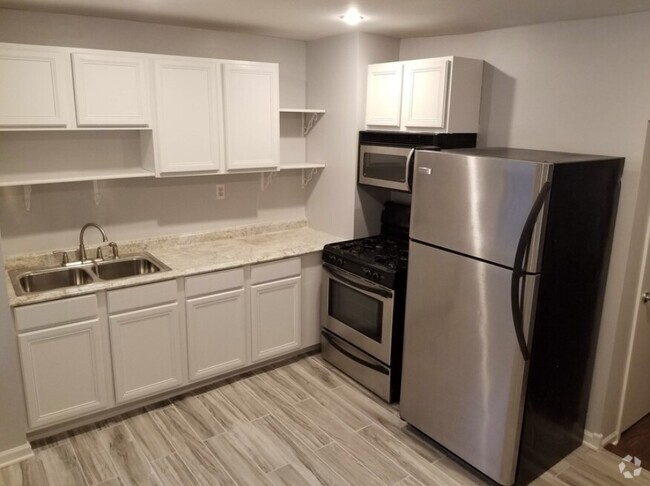 Building Photo - 561 W 18th St Rental