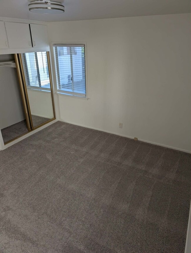 Primer dormitorio - 4427 Cartwright Ave Unidad 4