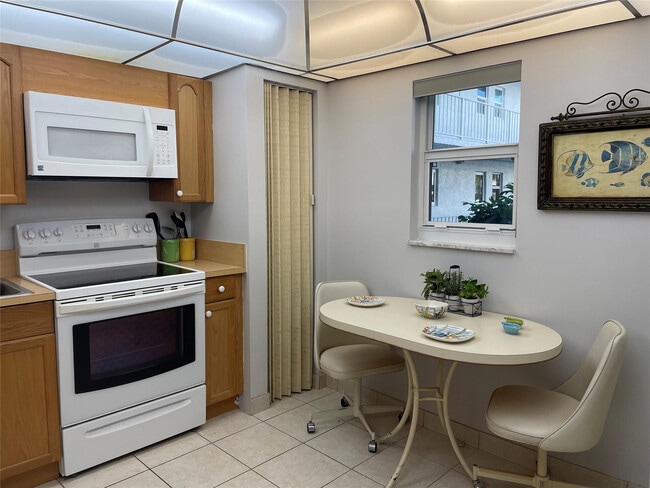 Photo - 4629 Poinciana St Unit 211