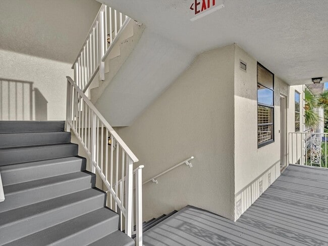 Photo - 1711 Whitehall Dr Unit 306