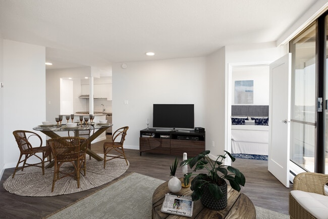 Building Photo - Hendry House Unit 01203