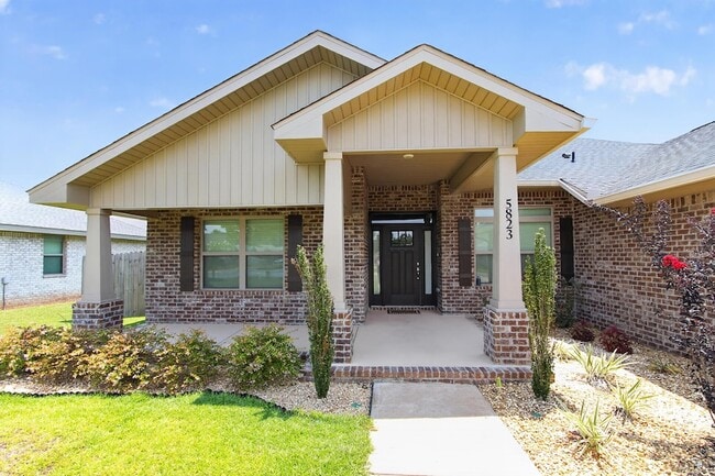 5823 Crestlake Dr