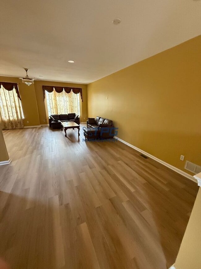 Photo - 9 Clearbrook Ln