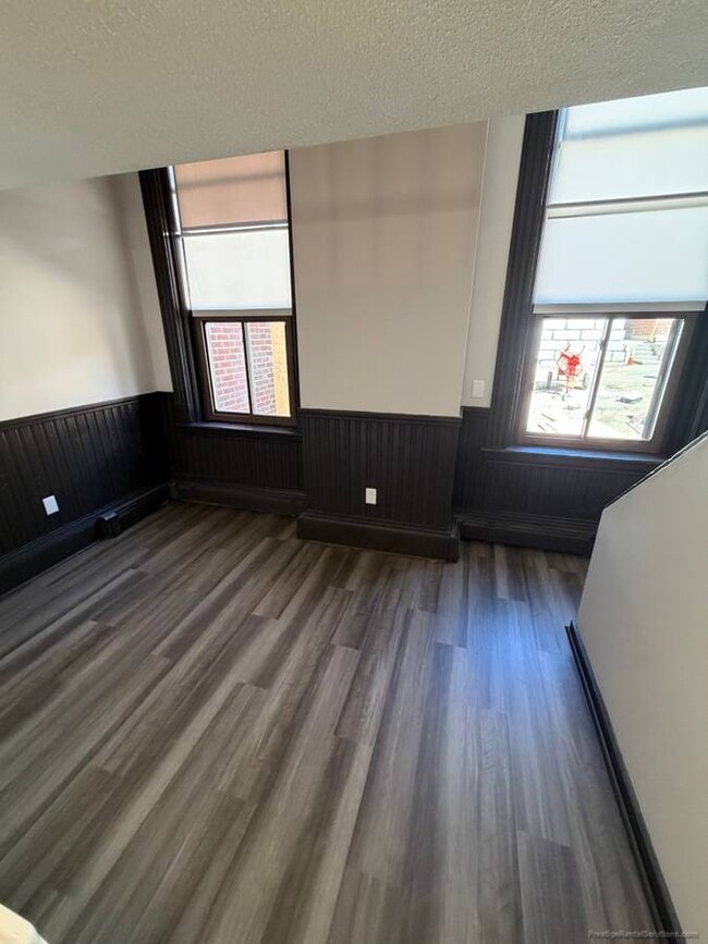 Photo - 165 Main St