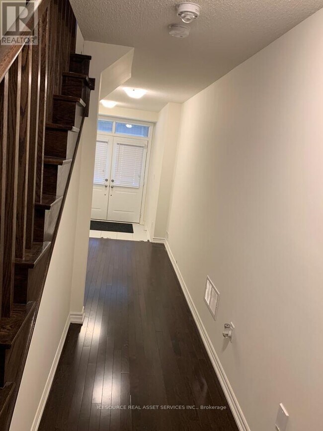 Photo - 60 Donald Ficht Cres