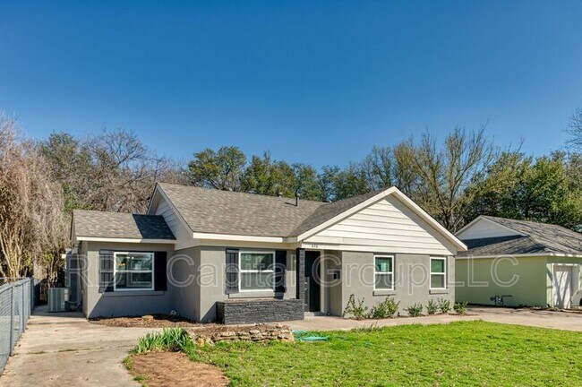 Photo - 636 Schieme St