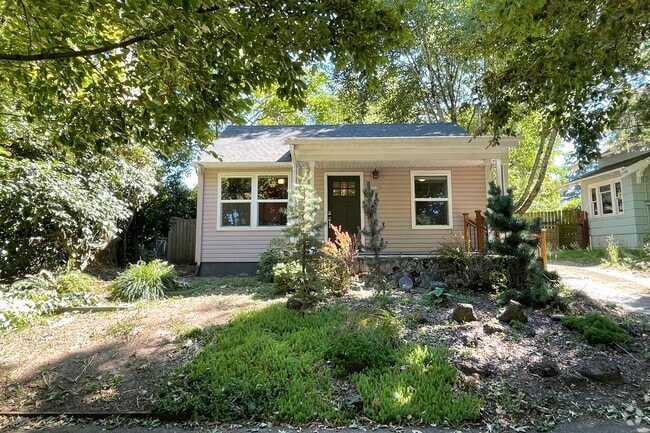 Building Photo - Charming Kenton Bungalow with Large Fenced... Rental