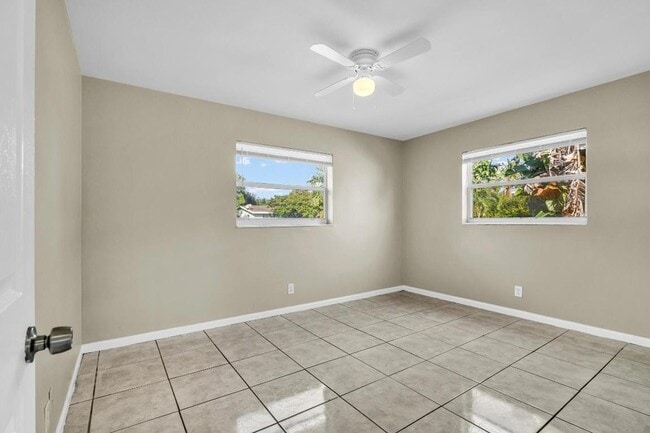 Photo - 184 SE 27th Way