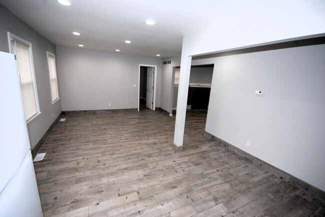 Photo - 1872 Champaign Rd