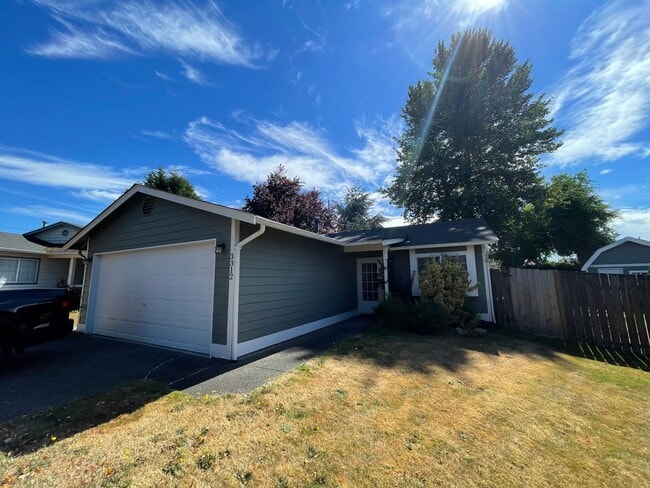 Building Photo - Charming 3 Bed/2 Bath Rambler in NE Tacoma — Cul-de-Sac Living with a Fenced Yard