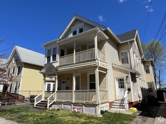 Building Photo - 71 Dickerman St Rental