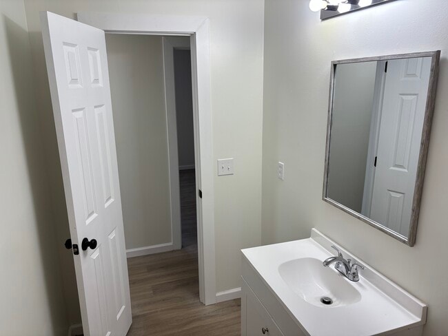 Hall bath - 1235 Harrell