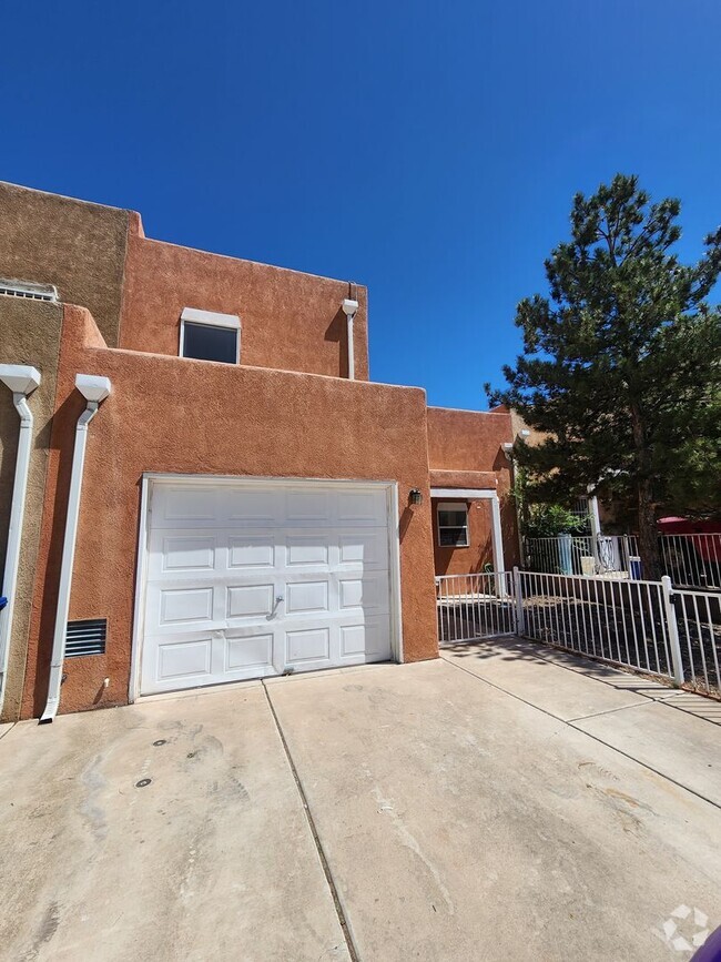 Building Photo - Charming Townhome in Southeast Albuquerque