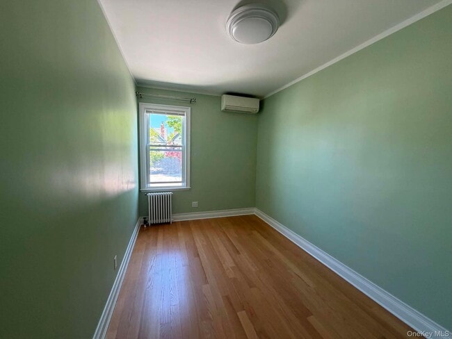 Photo - 78-01 64th St