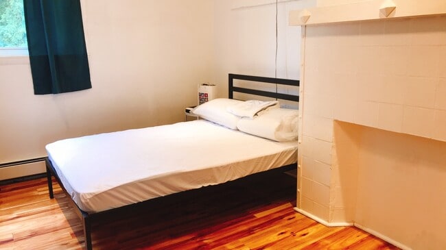 Building Photo - 5818 Hobart St Unit APT 1