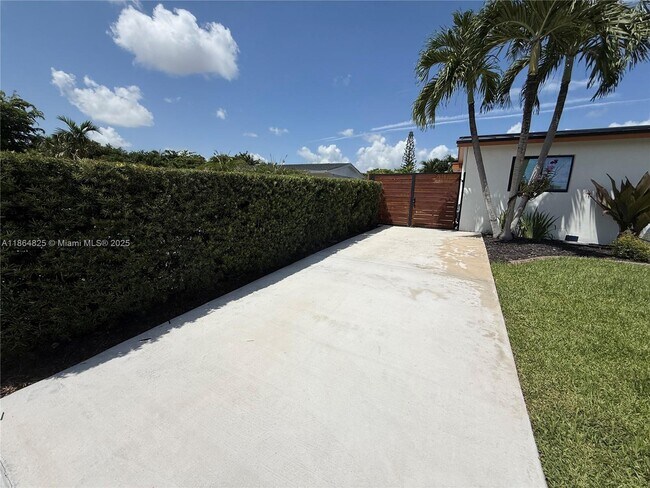 Photo - 16800 NW 72nd Ct Apartment Unit 0