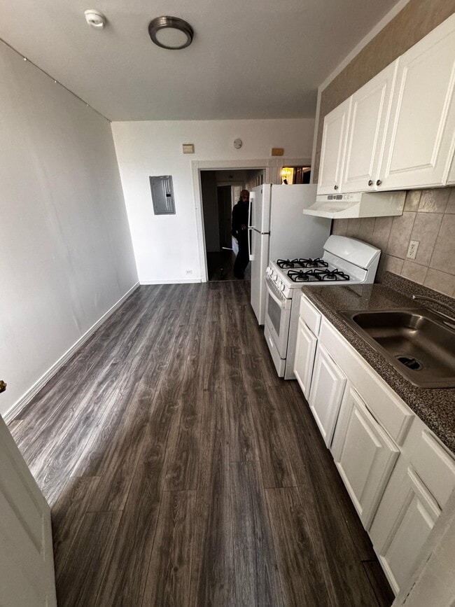 Building Photo - 72 Rose Ave Unit 2R