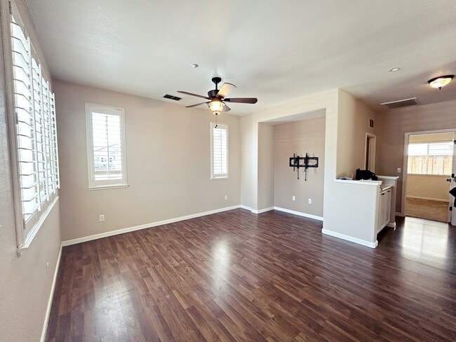 Photo - 253 Creektrail Ct