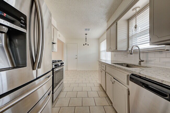 Photo - 1528 Elk Cir