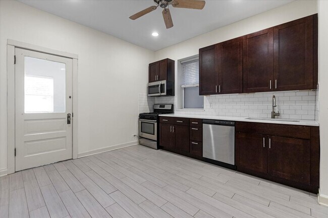 Photo - 3046 N Kenmore Ave Unit 1