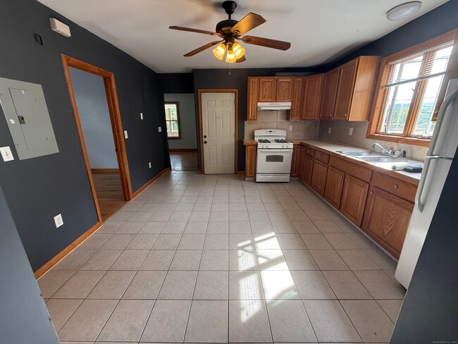 Photo - 154 Charles St